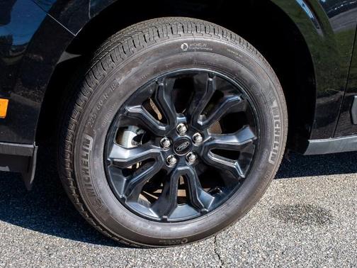 SHADOW BLACK 2024 Ford Maverick LARIAT