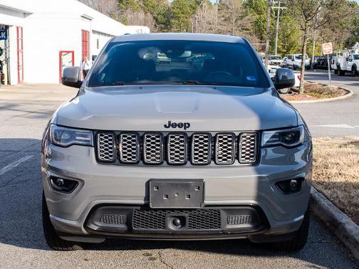 2022 Jeep Grand Cherokee LAREDO