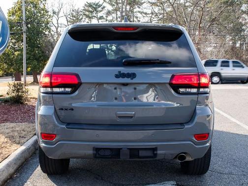 2022 Jeep Grand Cherokee LAREDO