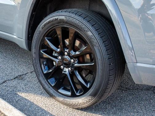 2022 Jeep Grand Cherokee LAREDO