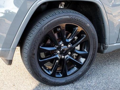 2022 Jeep Grand Cherokee LAREDO