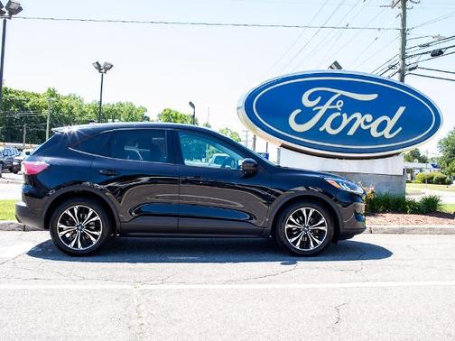 AGATE BLACK METALLIC 2021 Ford Escape SE
