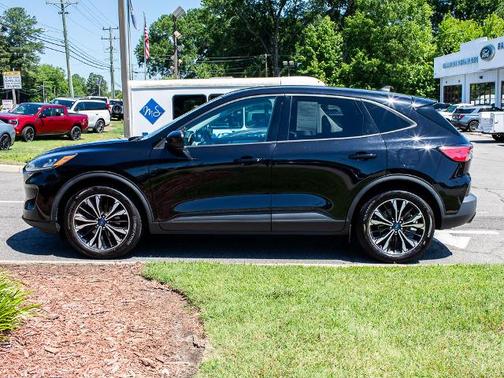 AGATE BLACK METALLIC 2021 Ford Escape SE