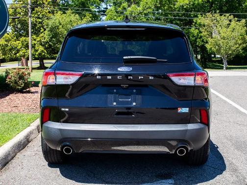 AGATE BLACK METALLIC 2021 Ford Escape SE