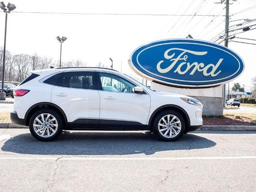 2022 Ford Escape TITANIUM