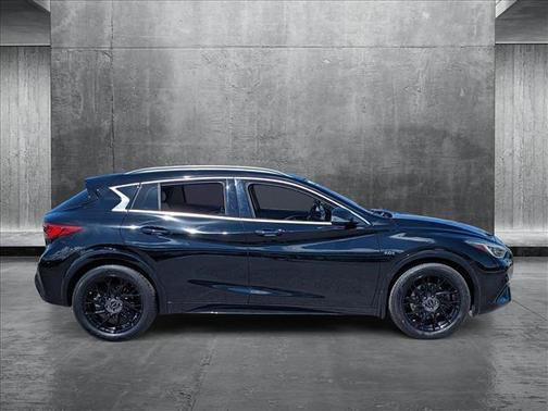 2019 INFINITI QX30 LUXE