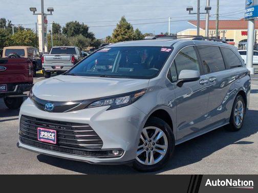 2022 Toyota Sienna Woodland Edition