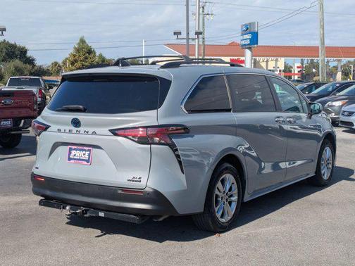 2022 Toyota Sienna Woodland Edition