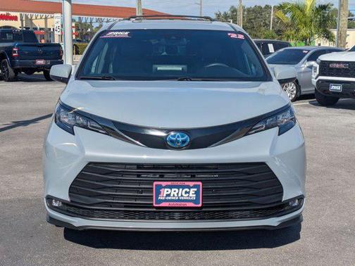 2022 Toyota Sienna Woodland Edition