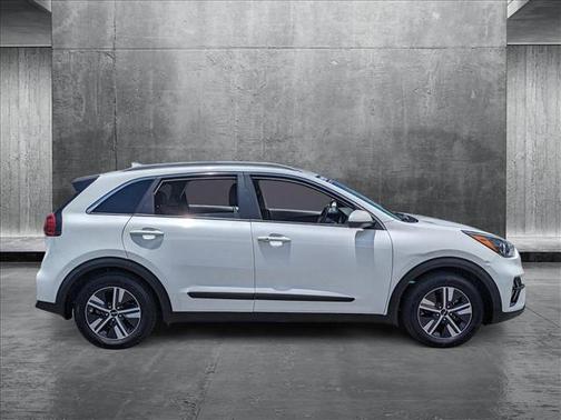 2022 Kia Niro LXS
