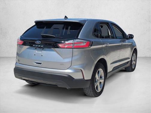 Iconic Silver Metallic 2022 Ford Edge SE