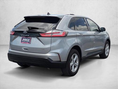 Iconic Silver Metallic 2022 Ford Edge SE