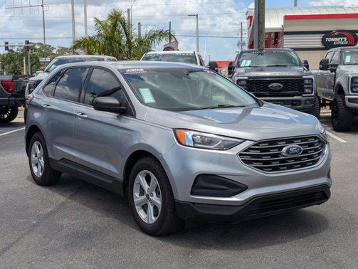 Iconic Silver Metallic 2022 Ford Edge SE