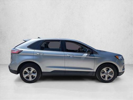 Iconic Silver Metallic 2022 Ford Edge SE