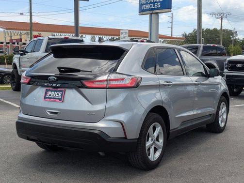 Iconic Silver Metallic 2022 Ford Edge SE