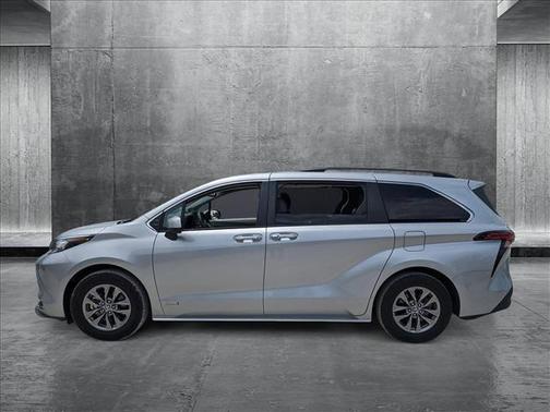 2021 Toyota Sienna XLE 8 Passenger