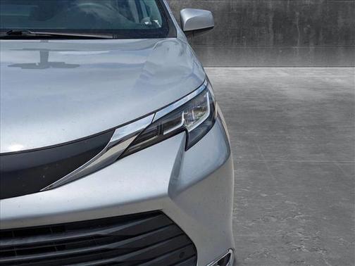 2021 Toyota Sienna XLE 8 Passenger