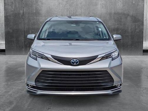 2021 Toyota Sienna XLE 8 Passenger