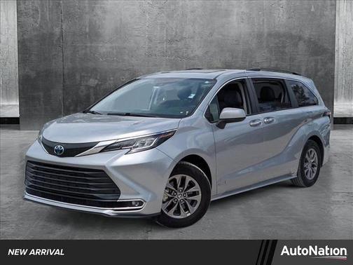 2021 Toyota Sienna XLE 8 Passenger