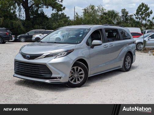 2021 Toyota Sienna XLE 8 Passenger