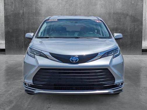 2021 Toyota Sienna XLE 8 Passenger