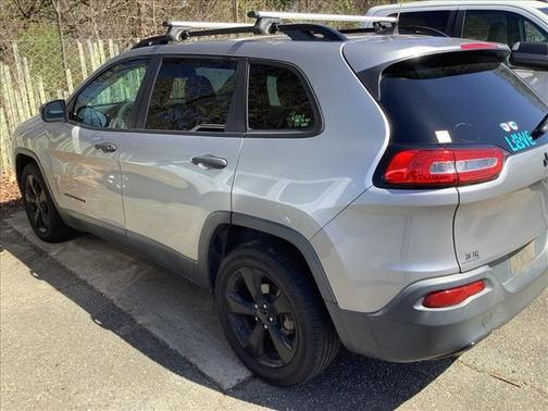 2017 Jeep Cherokee Sport