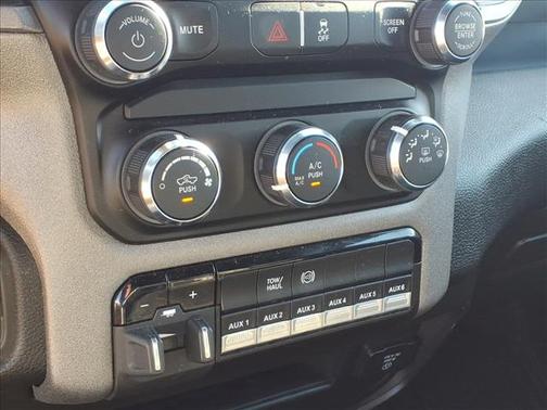 2024 RAM 3500 Tradesman Crew Cab 4x4 6'4' Box