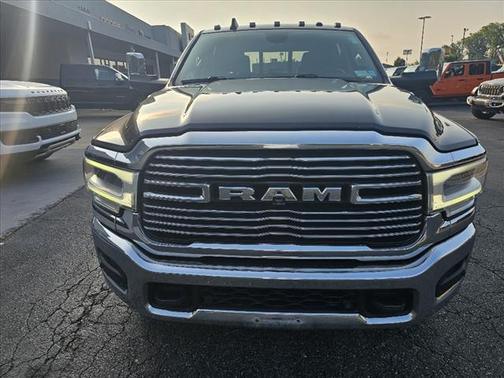 2019 RAM 3500 Laramie Crew Cab 4x4 8' Box