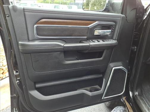 2022 RAM 3500 Laramie Crew Cab 4x4 8' Box