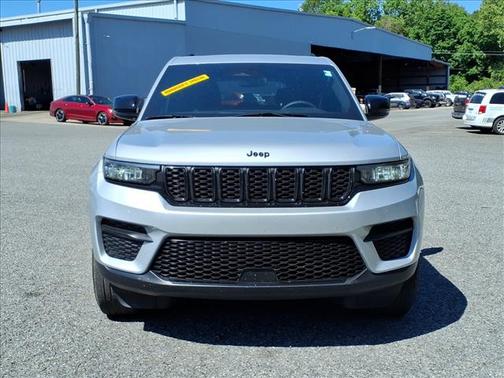 Silver Zynith 2024 Jeep Grand Cherokee Altitude