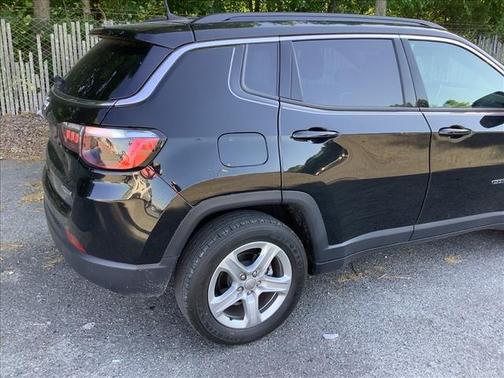 Diamond Black Crystal Pearlcoat 2023 Jeep Compass Latitude