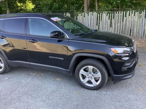 Diamond Black Crystal Pearlcoat 2023 Jeep Compass Latitude