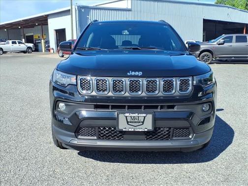 Diamond Black Crystal Pearlcoat 2023 Jeep Compass Latitude