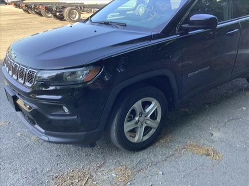 Diamond Black Crystal Pearlcoat 2023 Jeep Compass Latitude