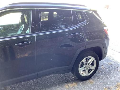 Diamond Black Crystal Pearlcoat 2023 Jeep Compass Latitude