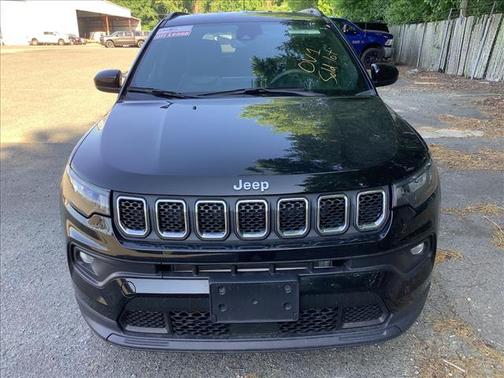 Diamond Black Crystal Pearlcoat 2023 Jeep Compass Latitude