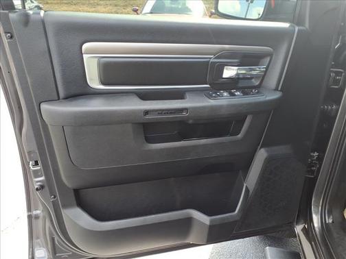 2024 RAM 1500 Classic Warlock Crew Cab 4x4 5'7' Box