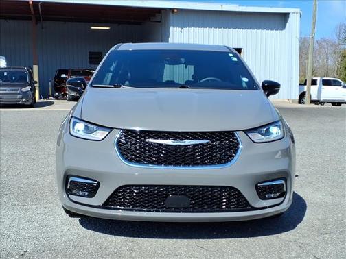 2025 Chrysler Pacifica L