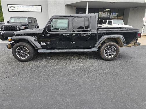 Black Clearcoat 2023 Jeep Gladiator Overland