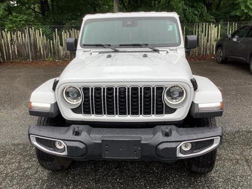 Bright White Clearcoat 2025 Jeep Wrangler 4-Door Sahara 4x4