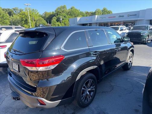 Midnight Black Metallic 218 2017 Toyota Highlander LE Plus