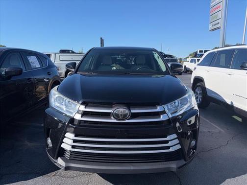 Midnight Black Metallic 218 2017 Toyota Highlander LE Plus