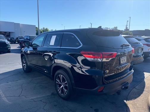 Midnight Black Metallic 218 2017 Toyota Highlander LE Plus