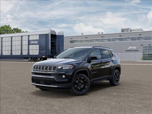 Diamond Black Crystal Pearlcoat 2026 Jeep Compass Latitude
