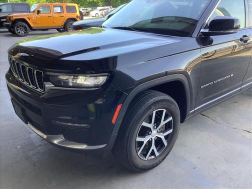 Diamond Black Crystal Pearlcoat 2023 Jeep Grand Cherokee L Limited