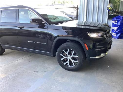 Diamond Black Crystal Pearlcoat 2023 Jeep Grand Cherokee L Limited