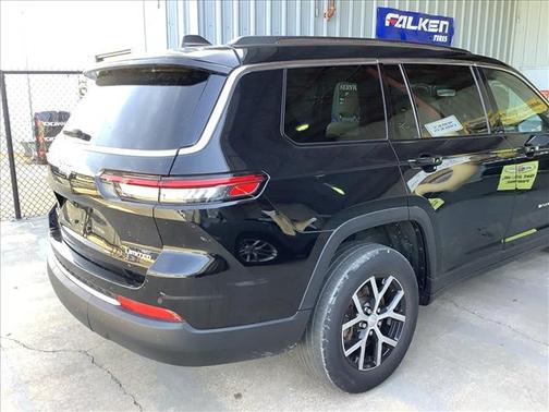 Diamond Black Crystal Pearlcoat 2023 Jeep Grand Cherokee L Limited