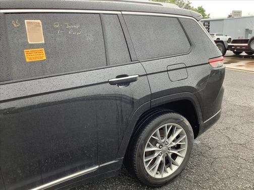 Diamond Black Crystal Pearlcoat 2023 Jeep Grand Cherokee L Summit
