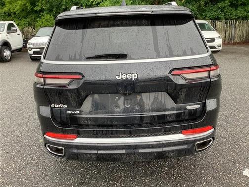 Diamond Black Crystal Pearlcoat 2023 Jeep Grand Cherokee L Summit