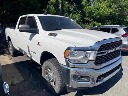 Bright White Clearcoat 2022 RAM 2500 Big Horn Crew Cab 4x4 6'4' Box